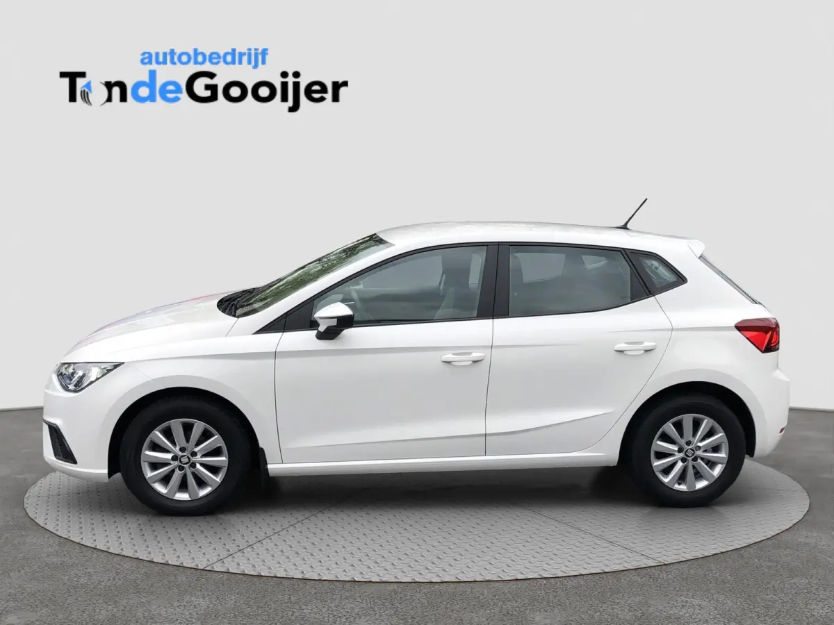 1.0 Style | APPLE CARPLAY | CLIMA | STOELVERW. |