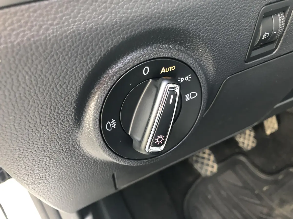 1.0 Style | APPLE CARPLAY | CLIMA | STOELVERW. |