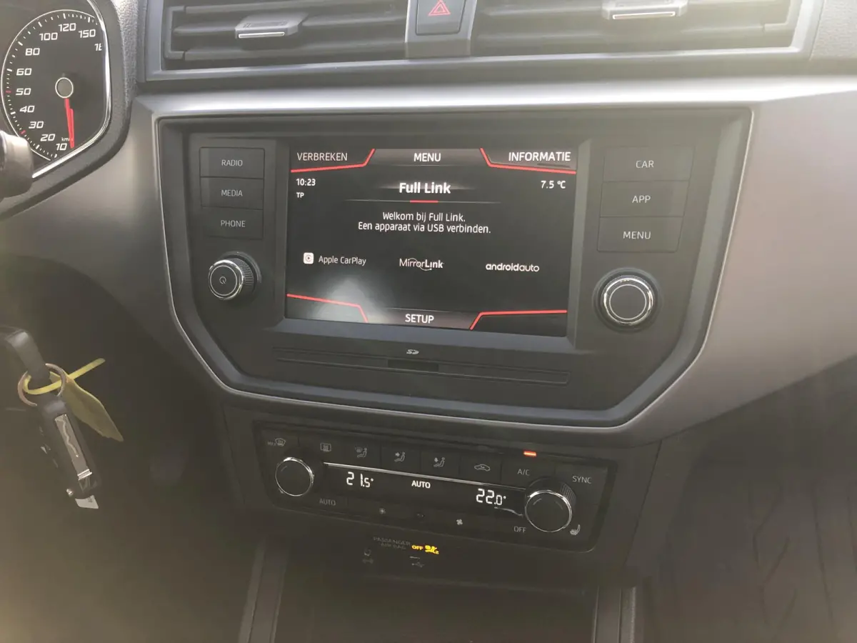 1.0 Style | APPLE CARPLAY | CLIMA | STOELVERW. |