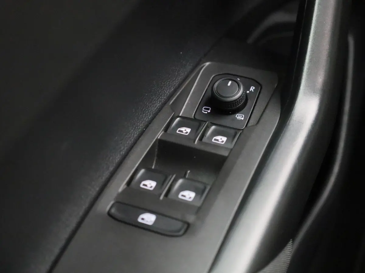 1.0 TSI Life Business 95 PK| Origineel Nederlands | Dealeronderhouden | Navigatie | Panoramadak | LED Matrix | Achteruitrijcamera | Parkeersensoren | Digitale Cockpit Pro