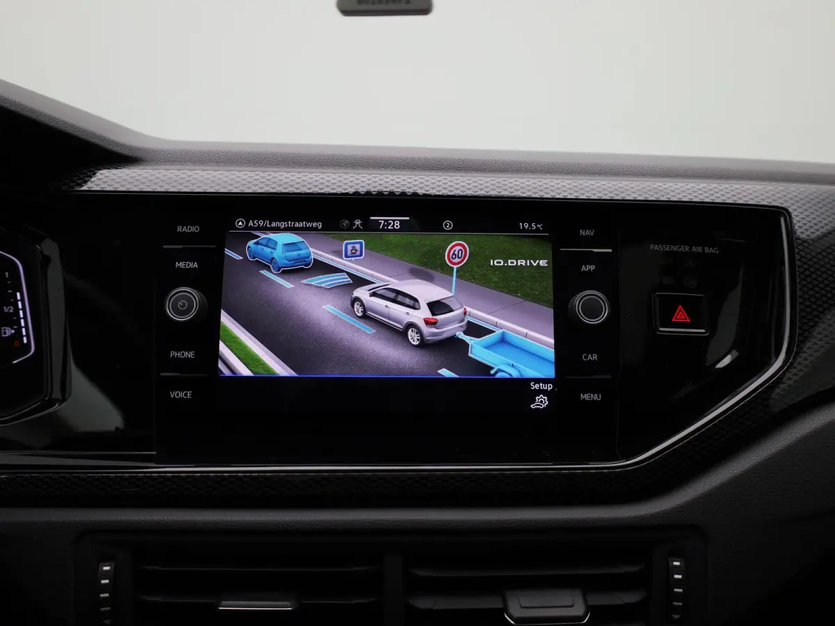 1.0 TSI Life Business 95 PK| Origineel Nederlands | Dealeronderhouden | Navigatie | Panoramadak | LED Matrix | Achteruitrijcamera | Parkeersensoren | Digitale Cockpit Pro