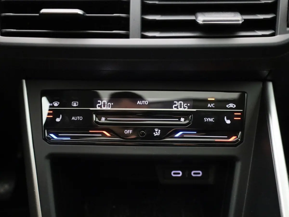 1.0 TSI Life Business 95 PK| Origineel Nederlands | Dealeronderhouden | Navigatie | Panoramadak | LED Matrix | Achteruitrijcamera | Parkeersensoren | Digitale Cockpit Pro