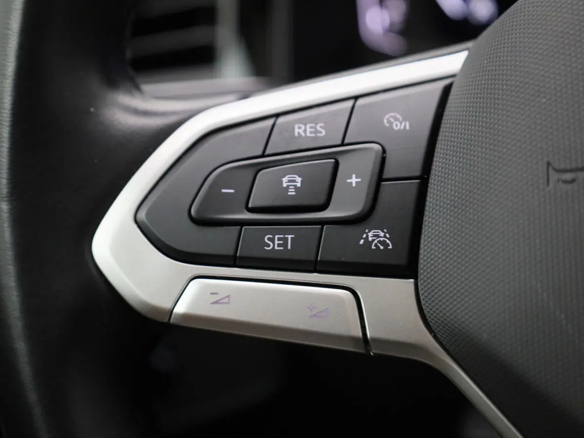 1.0 TSI Life Business 95 PK| Origineel Nederlands | Dealeronderhouden | Navigatie | Panoramadak | LED Matrix | Achteruitrijcamera | Parkeersensoren | Digitale Cockpit Pro