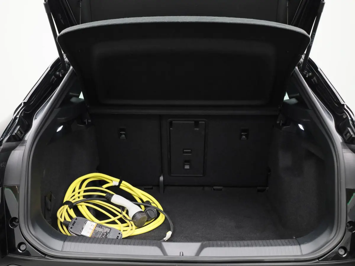 Pro 77 kWh 174 PK| Soh ... | Dealeronderhouden | Navigatie | Achteruitrijcamera | Stoelverwarming | Stuurwielverwarming | Keyless | Parkeersensoren | 19 Inch Velgen