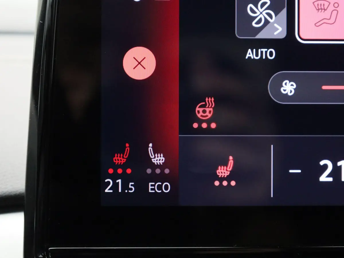 Pro 77 kWh 174 PK| Soh ... | Dealeronderhouden | Navigatie | Achteruitrijcamera | Stoelverwarming | Stuurwielverwarming | Keyless | Parkeersensoren | 19 Inch Velgen