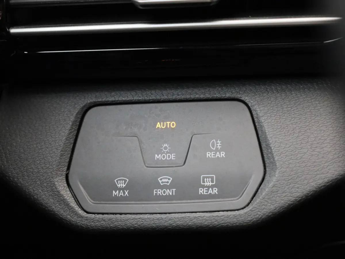 Pro 77 kWh 174 PK| Soh ... | Dealeronderhouden | Navigatie | Achteruitrijcamera | Stoelverwarming | Stuurwielverwarming | Keyless | Parkeersensoren | 19 Inch Velgen