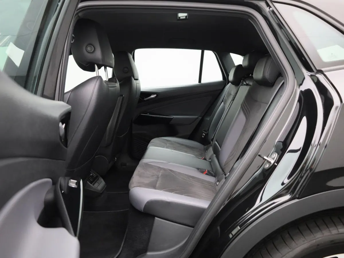 Pro 77 kWh 174 PK| Soh ... | Dealeronderhouden | Navigatie | Achteruitrijcamera | Stoelverwarming | Stuurwielverwarming | Keyless | Parkeersensoren | 19 Inch Velgen