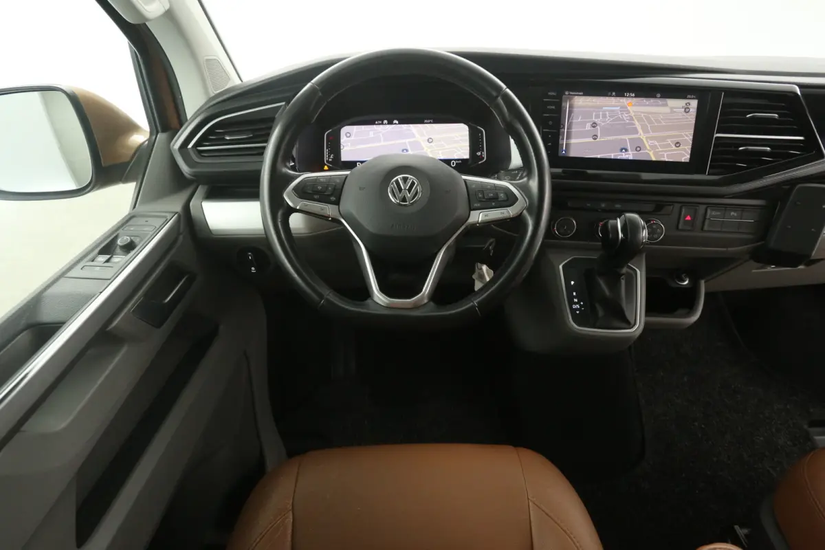 2.0 TDI L2H1 Bulli 200PK | Dubbele Cabine | Automaat | Airco | Camera | Virtual | Cruise | Leder | Trekhaak | Carplay | 2xSchuifdeur
