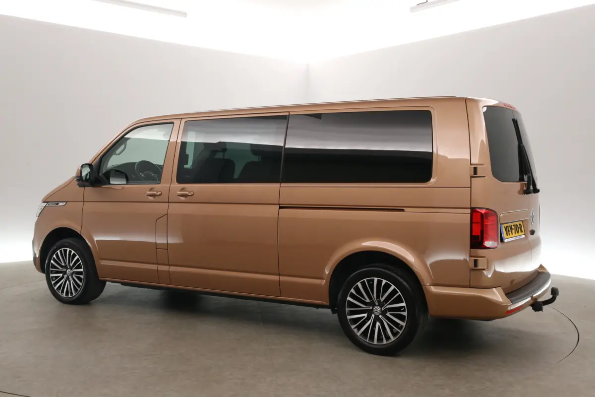 2.0 TDI L2H1 Bulli 200PK | Dubbele Cabine | Automaat | Airco | Camera | Virtual | Cruise | Leder | Trekhaak | Carplay | 2xSchuifdeur