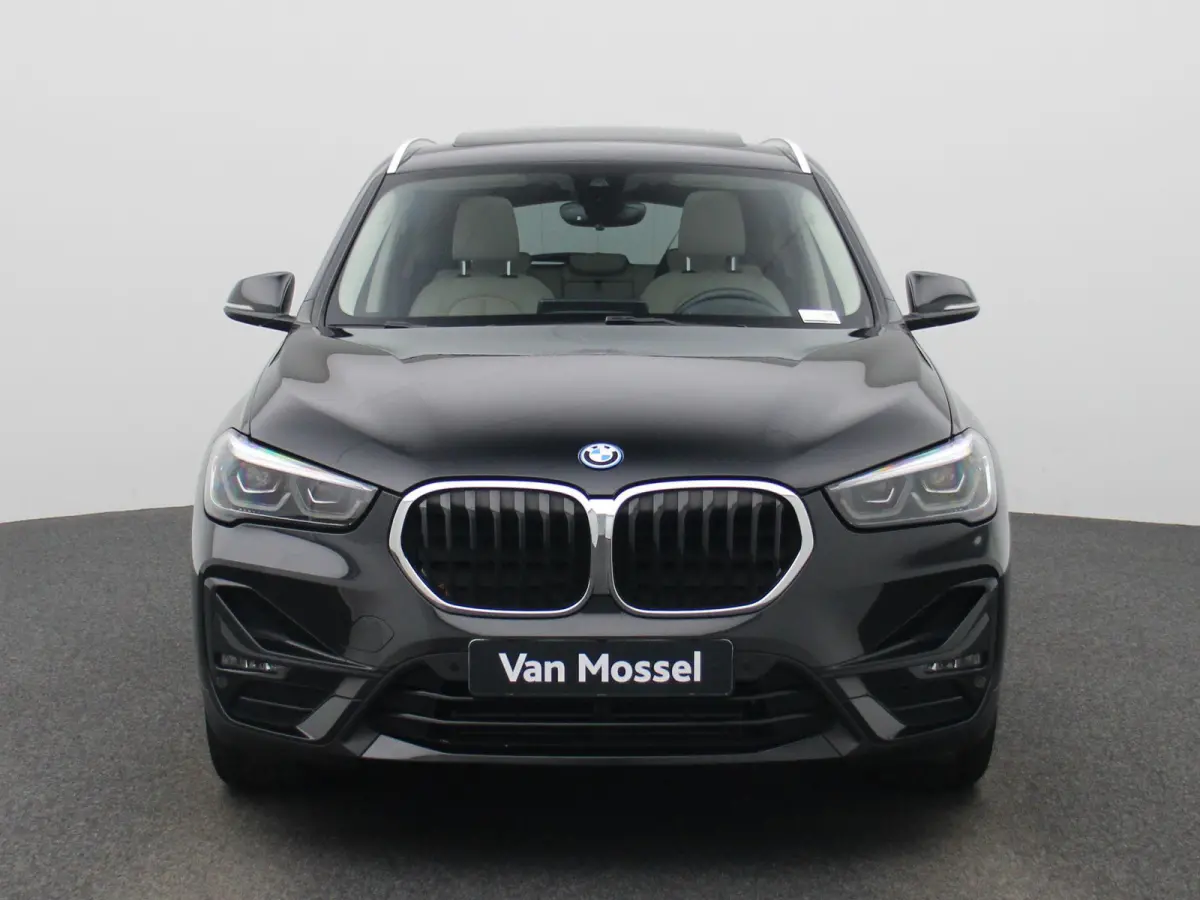 xDrive25e (162 kW) | PANORAMADAK | ACHTERUITRIJCAMERA | ELEKTRISCHE KOFFERKLEP | CLIMATE CONTROL | CRUISE CONTROL | LEDEREN BEKLEDING |