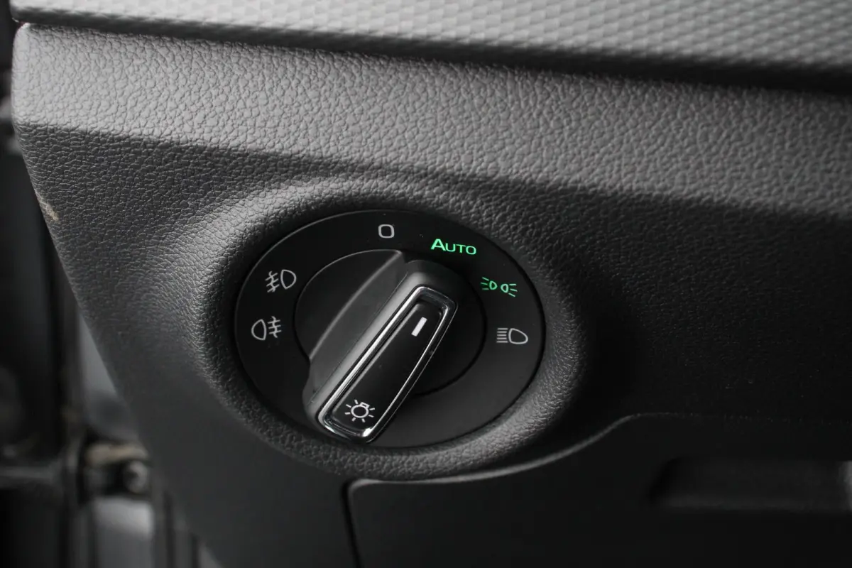 1.0 TSI 110 pk DSG Life Navigatie Apple Carplay/Android Auto Adaptieve Cruise Control Parkeersensor achter Verwarmde voorstoelen LED-verlichting voor Dakrail DAB