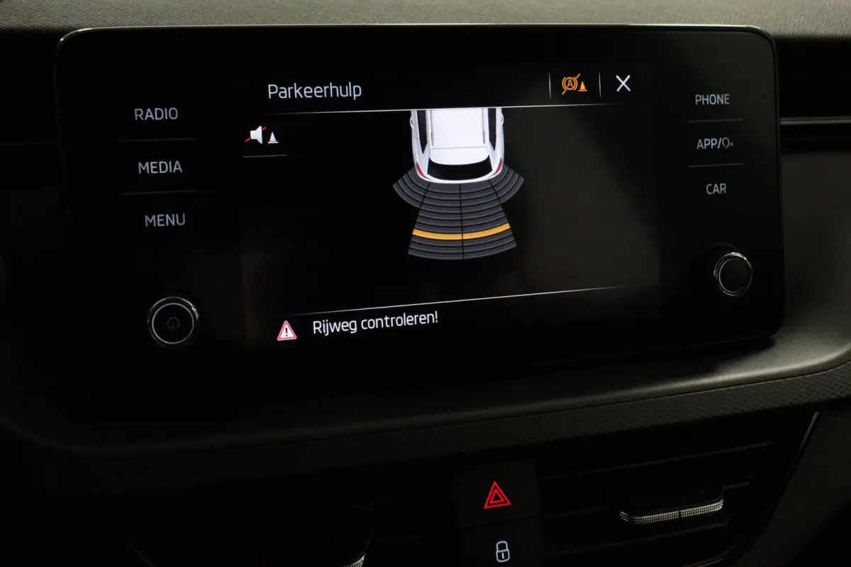 1.0 TSI 110 pk DSG Life Navigatie Apple Carplay/Android Auto Adaptieve Cruise Control Parkeersensor achter Verwarmde voorstoelen LED-verlichting voor Dakrail DAB
