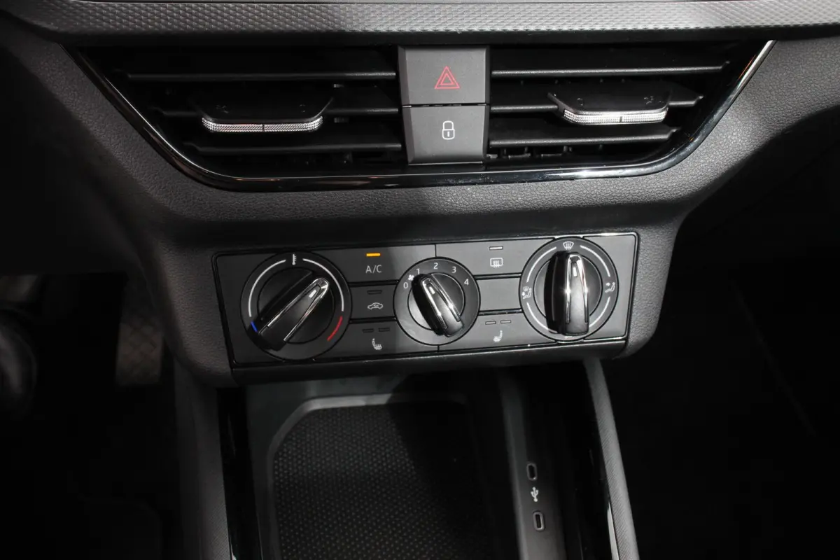 1.0 TSI 110 pk DSG Life Navigatie Apple Carplay/Android Auto Adaptieve Cruise Control Parkeersensor achter Verwarmde voorstoelen LED-verlichting voor Dakrail DAB