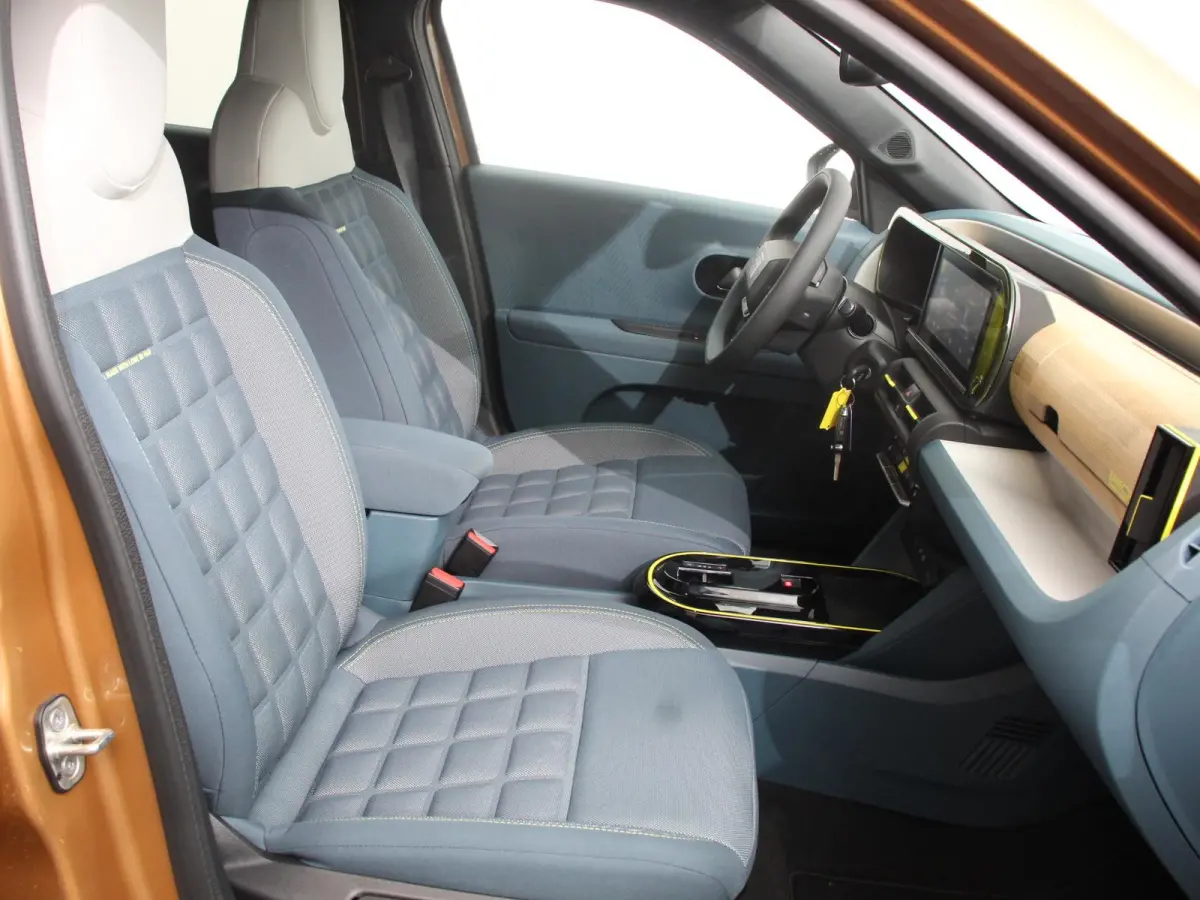 La Prima 7.4 kW 44 kWh Cruise control Cruise control Achteruitrijcamera Voorstoelen verwarmd Stuurverwarming Parkeersensoren Apple Carplay/ Android Auto