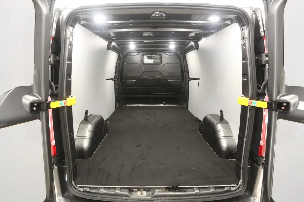 2.0 TDCI Sport 185PK L2H1 | Automaat | Airco | Camera | Cruise | Trekhaak | 3 Zits | 2xSchuifdeur | Xenon