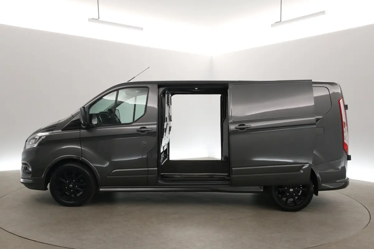 2.0 TDCI Sport 185PK L2H1 | Automaat | Airco | Camera | Cruise | Trekhaak | 3 Zits | 2xSchuifdeur | Xenon