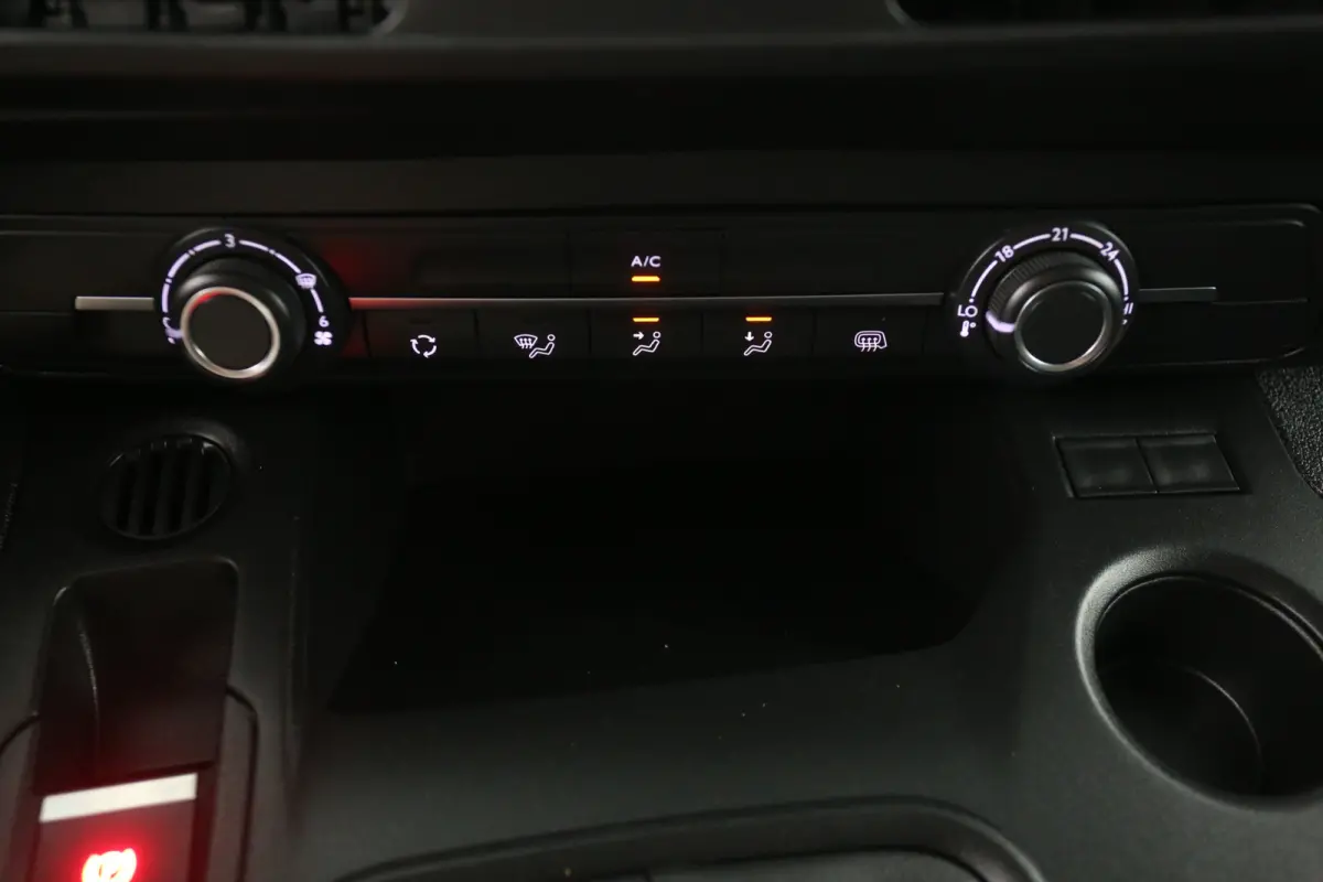 1.5 BlueHDI 102PK | 3 Zits | Airco | Camera | Cruise | Trekhaak | Navi | Carplay