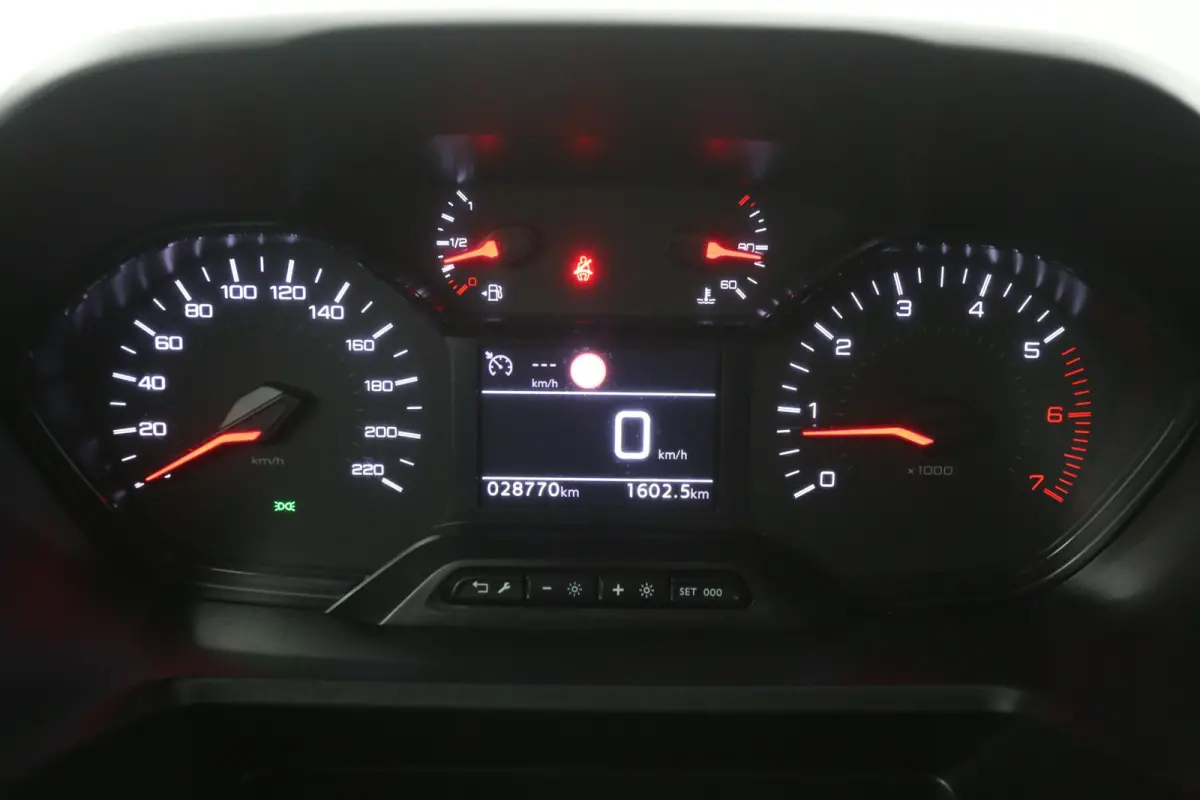 1.5 BlueHDI 102PK | 3 Zits | Airco | Camera | Cruise | Trekhaak | Navi | Carplay