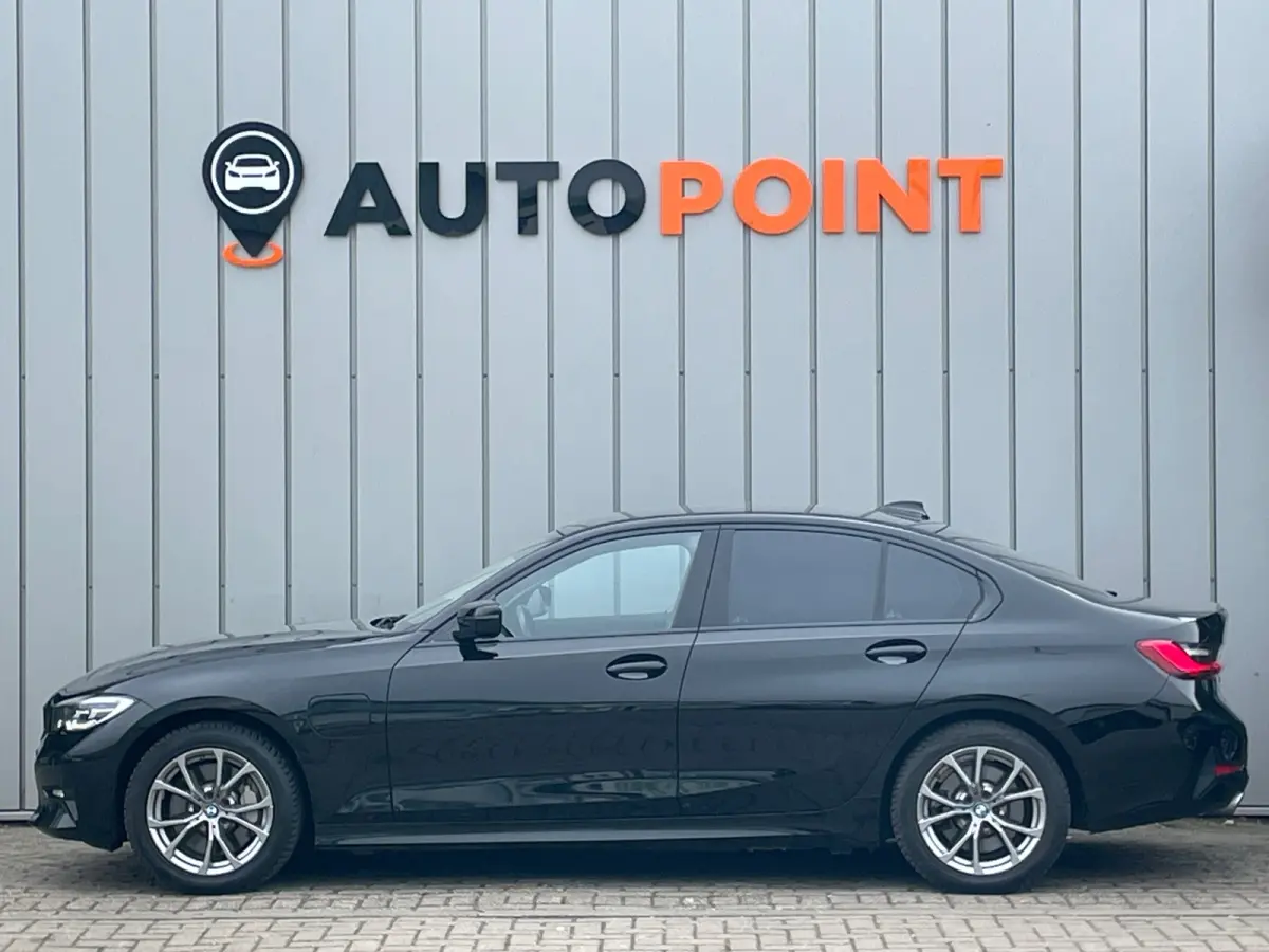 330e eDrive 1E EIG DEALEROND ORG NL|TREKHAAK|VIRTUAL.COCKPIT|STOEL.VRM|DUALCLIMATE|AMBIENT.LIGHT|LEER|CRUISE.CONTROL