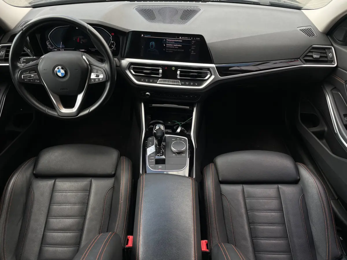 330e eDrive 1E EIG DEALEROND ORG NL|TREKHAAK|VIRTUAL.COCKPIT|STOEL.VRM|DUALCLIMATE|AMBIENT.LIGHT|LEER|CRUISE.CONTROL