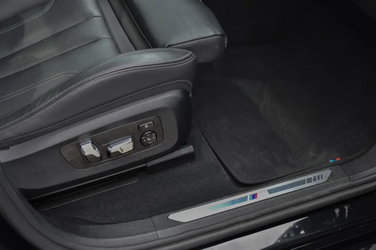 XDrive30d M-Sport, M-Seats, Pano, Laser, HUD, 360 3D, Assisted Driving, Memory!