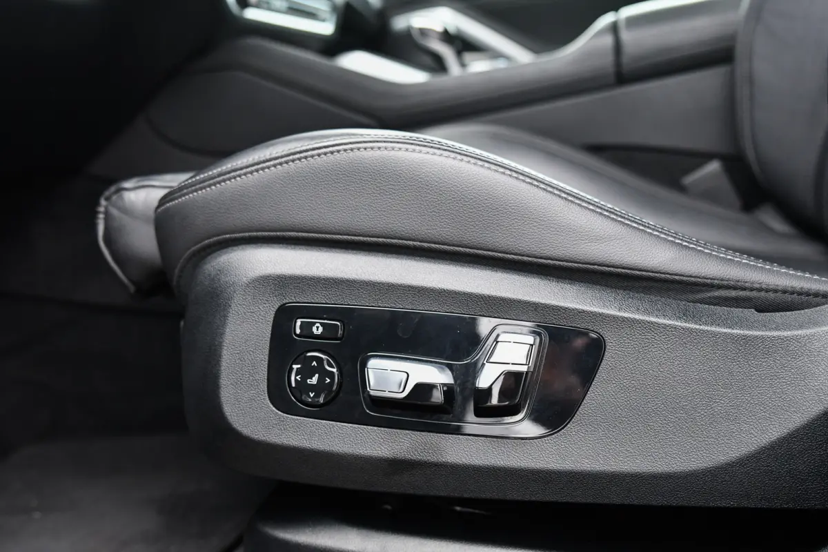 XDrive30d M-Sport, M-Seats, Pano, Laser, HUD, 360 3D, Assisted Driving, Memory!