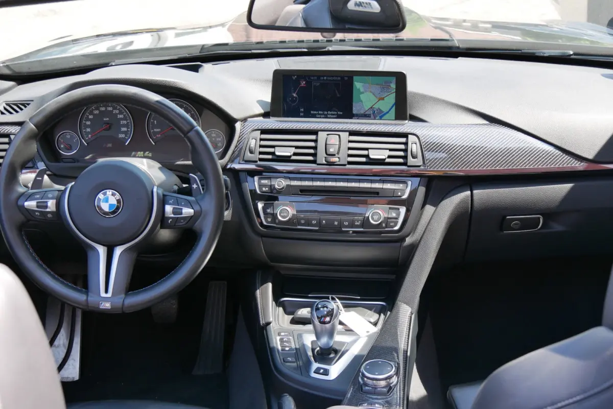 M4 dealer onderhouden. memory. h&k. carbon trim.