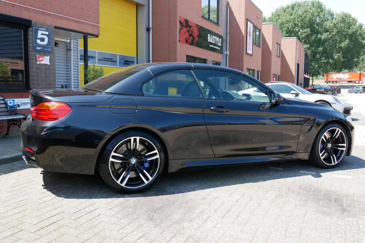 M4 dealer onderhouden. memory. h&k. carbon trim.
