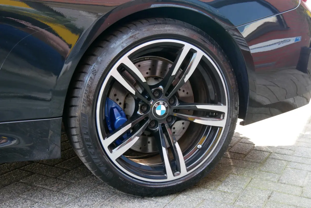 M4 dealer onderhouden. memory. h&k. carbon trim.