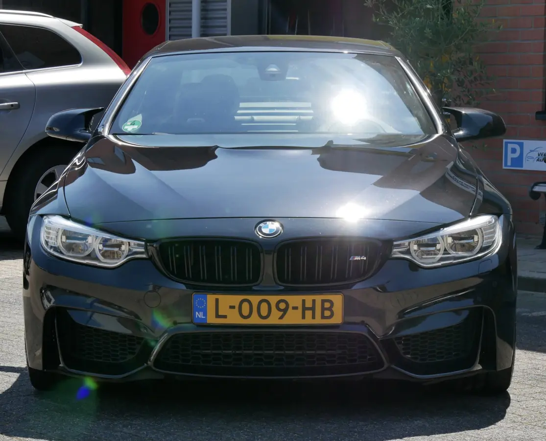 M4 dealer onderhouden. memory. h&k. carbon trim.
