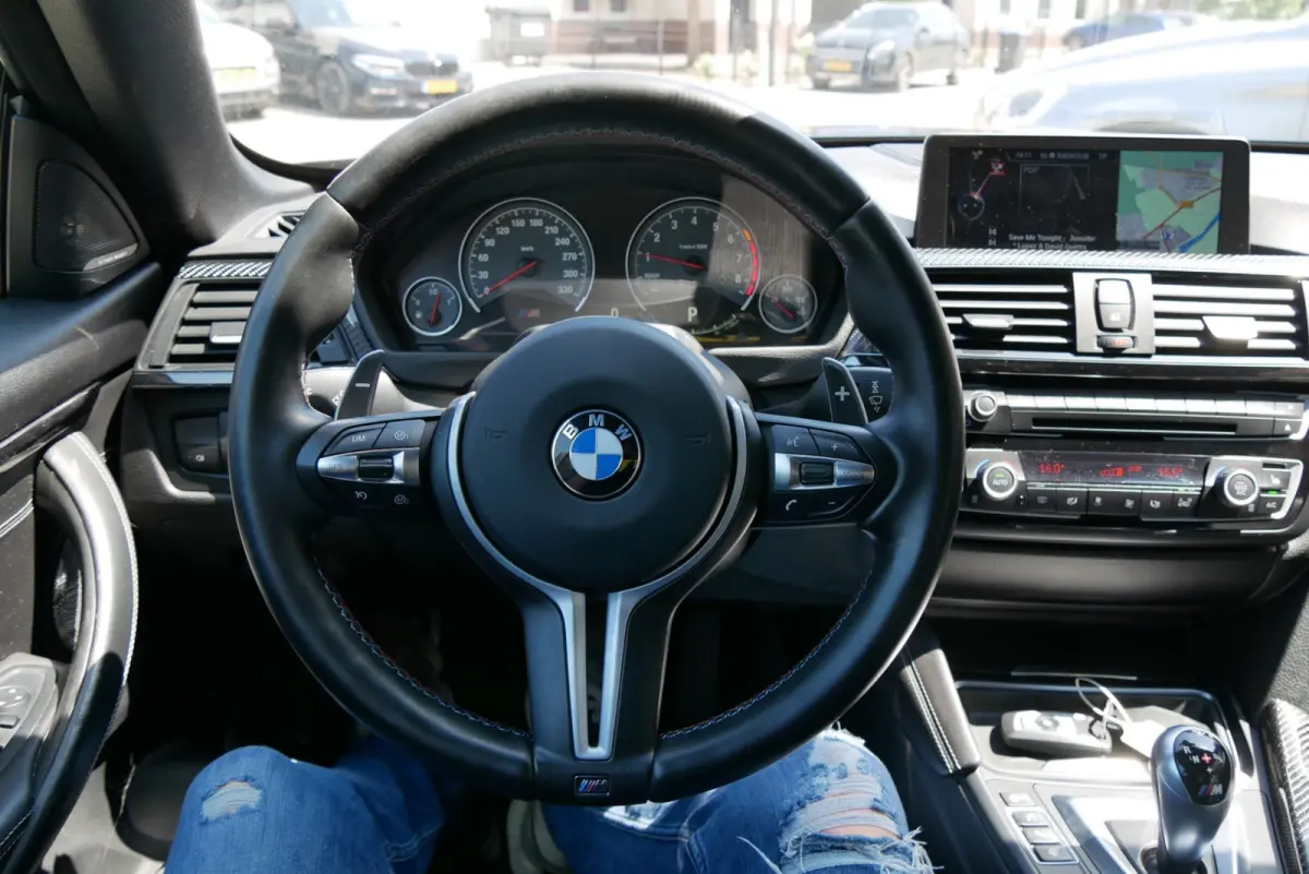 M4 dealer onderhouden. memory. h&k. carbon trim.