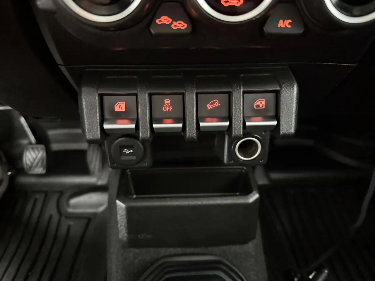 1.5 Comfort Plus 102PK 4WD | Clima | Carplay | Camera | 4 Zits | Cruise | Trekhaak | LED | Bullbar