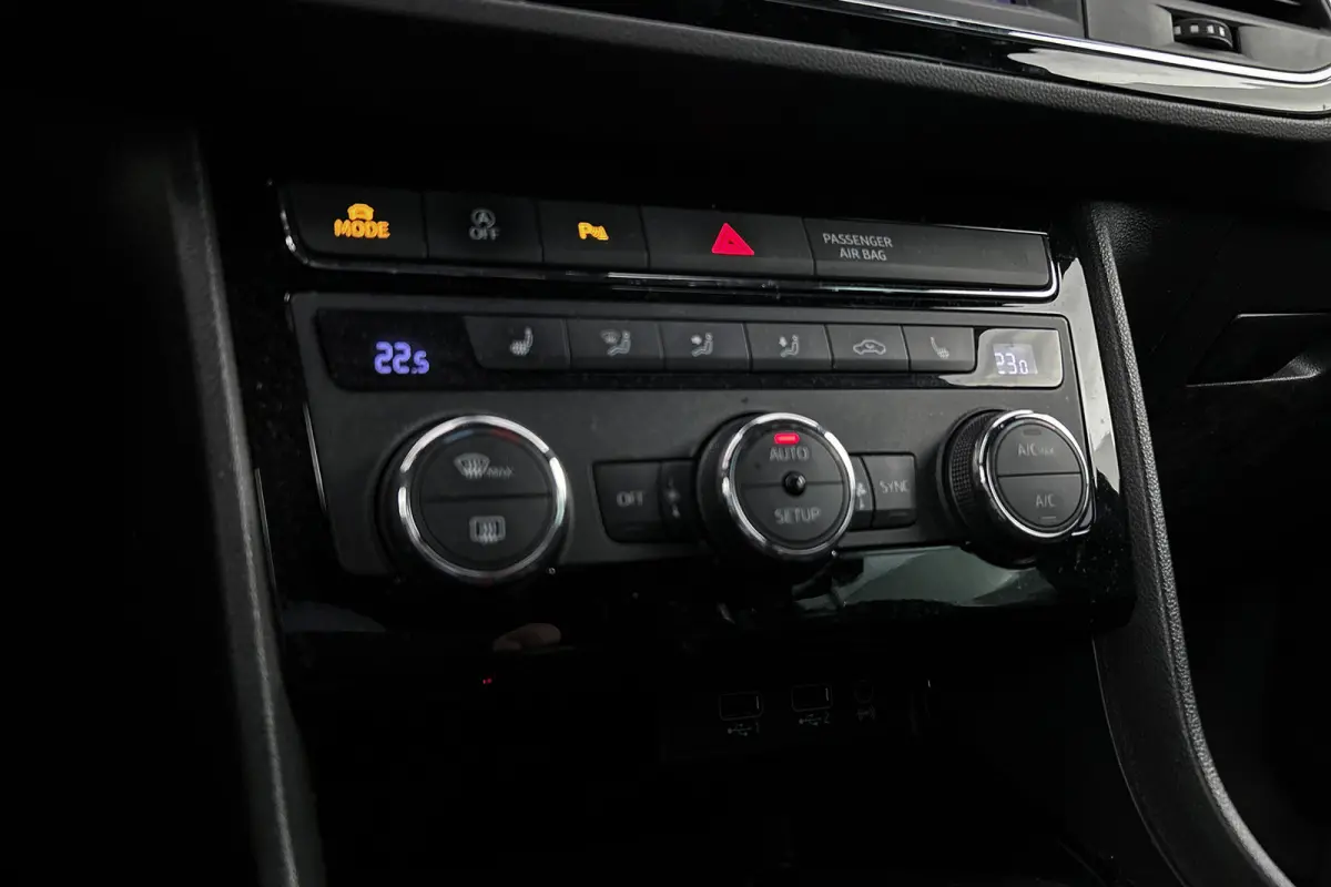 1.5 TSI FR | Half lederen bekleding | Stoelverwarming | Camera