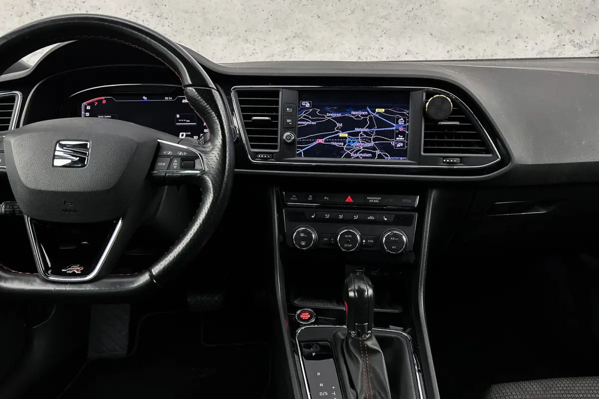 1.5 TSI FR | Half lederen bekleding | Stoelverwarming | Camera