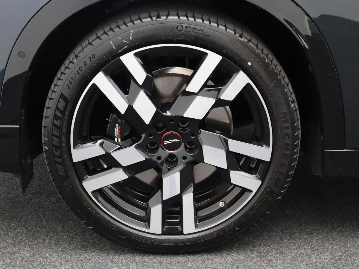C John Cooper Works + Pakket XL + Trekhaak + Panoramadak + Elektrisch verstelbare stoelen + Driving Assistant Professional + Harman Kardon + 20''