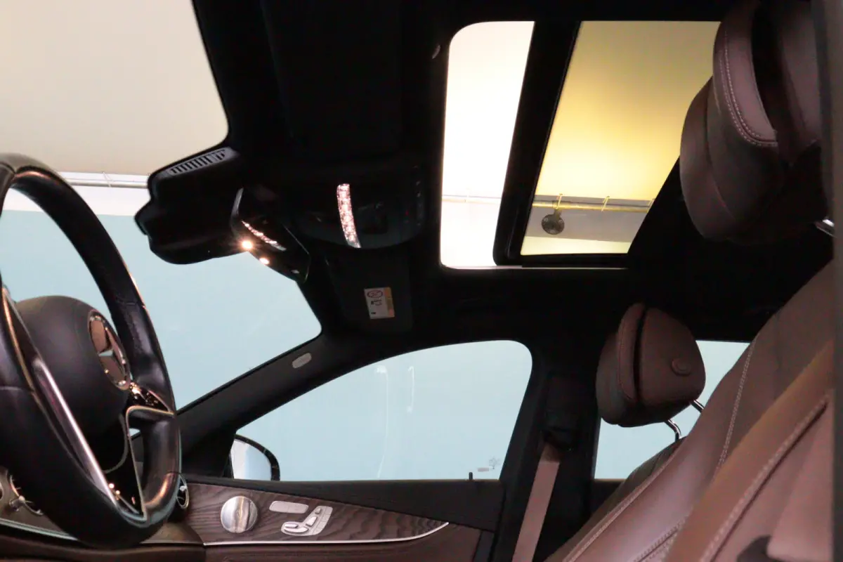 300de Luxury Line | NAVI / APPCONNECT | CAMERA + PDC | ADAP CRUISE | STUUR / STOELVERW + MASSAGE | BURMESTER AUDIO |