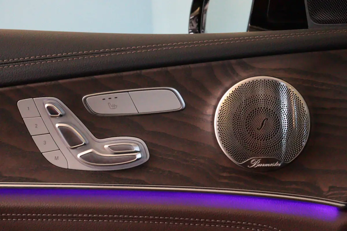 300de Luxury Line | NAVI / APPCONNECT | CAMERA + PDC | ADAP CRUISE | STUUR / STOELVERW + MASSAGE | BURMESTER AUDIO |