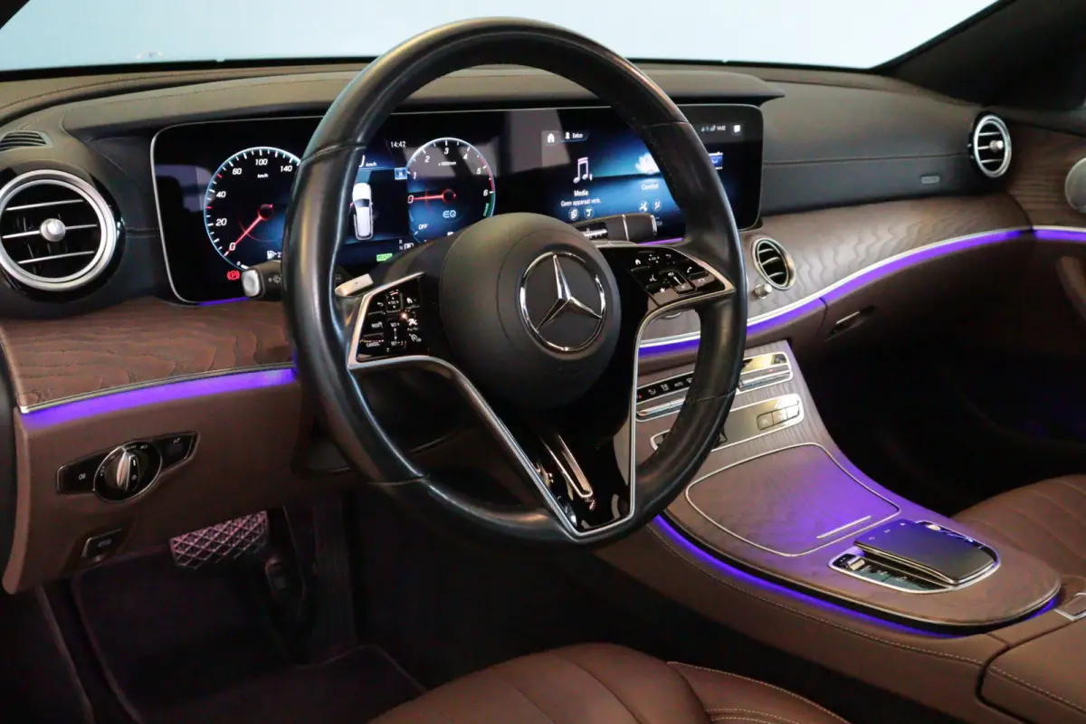 300de Luxury Line | NAVI / APPCONNECT | CAMERA + PDC | ADAP CRUISE | STUUR / STOELVERW + MASSAGE | BURMESTER AUDIO |