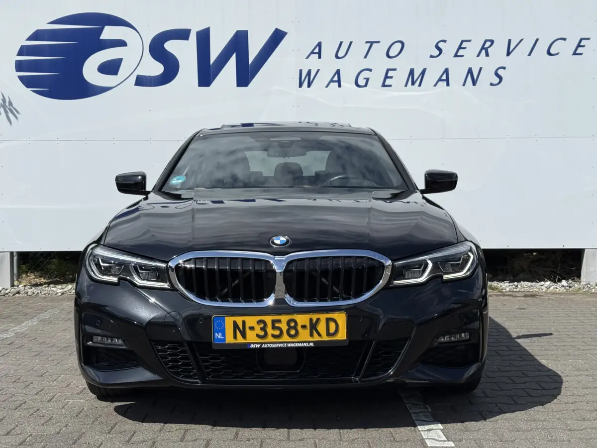 330i M-Sport High Executive | Schuifdak | Trekhaak | ACC | Laser LED | 19 inch