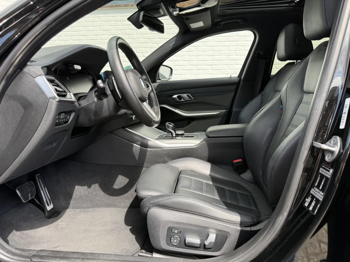 330i M-Sport High Executive | Schuifdak | Trekhaak | ACC | Laser LED | 19 inch