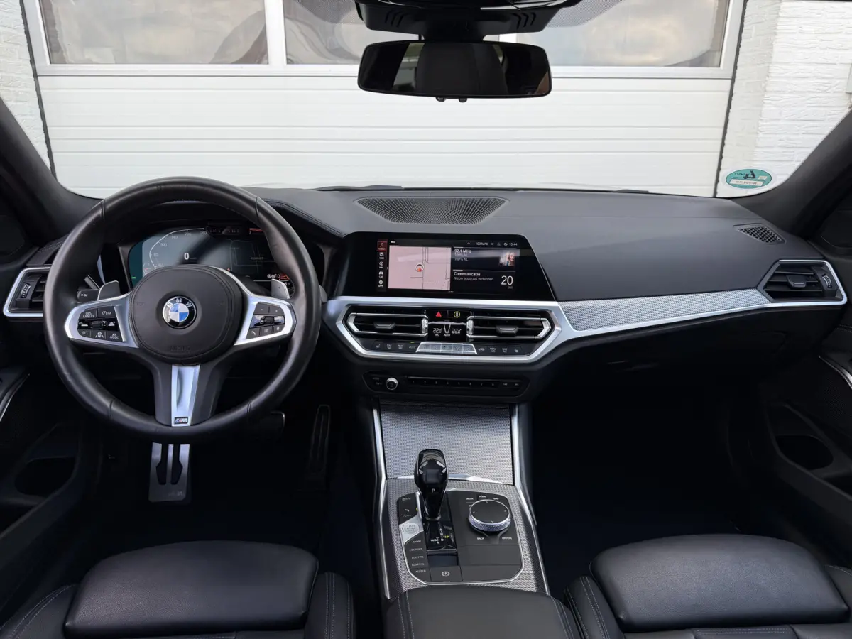 330i M-Sport High Executive | Schuifdak | Trekhaak | ACC | Laser LED | 19 inch