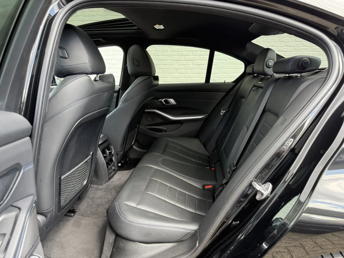 330i M-Sport High Executive | Schuifdak | Trekhaak | ACC | Laser LED | 19 inch