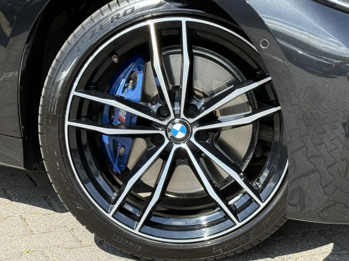 330i M-Sport High Executive | Schuifdak | Trekhaak | ACC | Laser LED | 19 inch