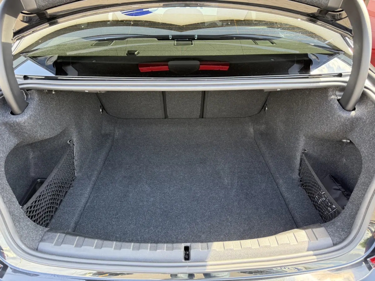 330i M-Sport High Executive | Schuifdak | Trekhaak | ACC | Laser LED | 19 inch