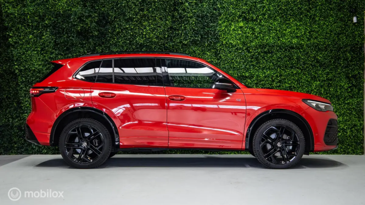 1.5 eHybrid R-Line|Leer|Massage|Trekh.|IQ|NL-auto|Stoelventilatie|Black-Style