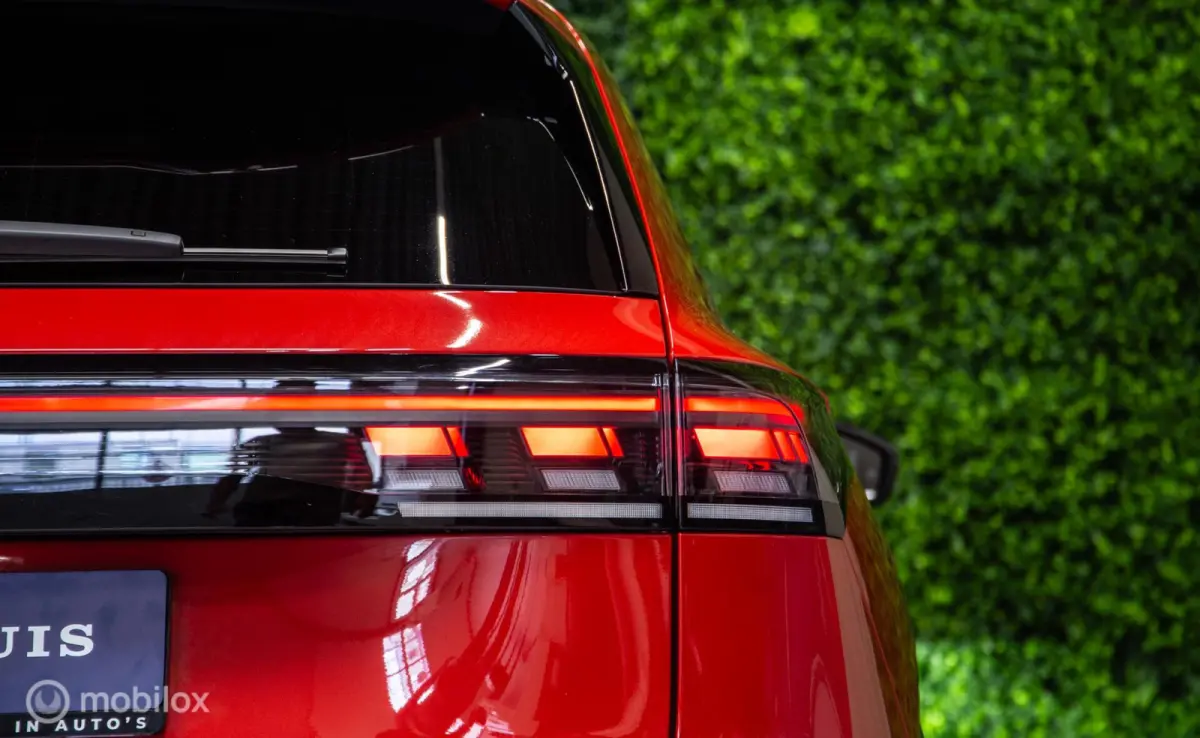 1.5 eHybrid R-Line|Leer|Massage|Trekh.|IQ|NL-auto|Stoelventilatie|Black-Style