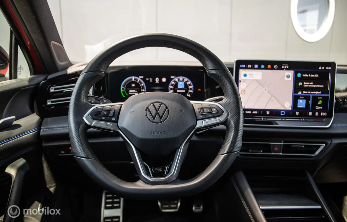 1.5 eHybrid R-Line|Leer|Massage|Trekh.|IQ|NL-auto|Stoelventilatie|Black-Style