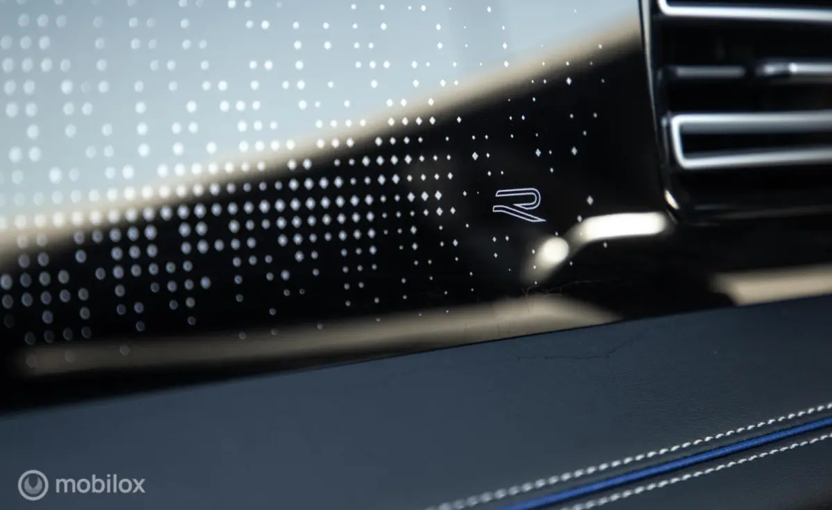1.5 eHybrid R-Line|Leer|Massage|Trekh.|IQ|NL-auto|Stoelventilatie|Black-Style