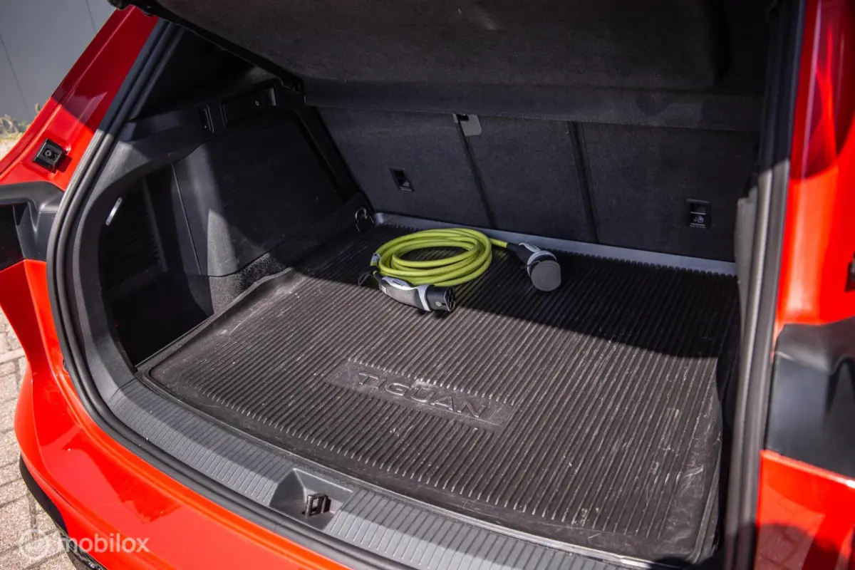 1.5 eHybrid R-Line|Leer|Massage|Trekh.|IQ|NL-auto|Stoelventilatie|Black-Style
