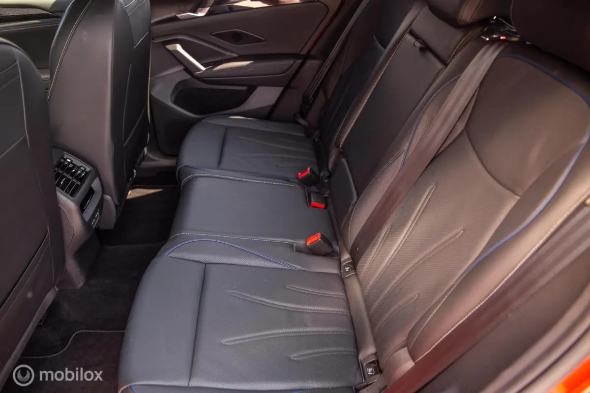 1.5 eHybrid R-Line|Leer|Massage|Trekh.|IQ|NL-auto|Stoelventilatie|Black-Style